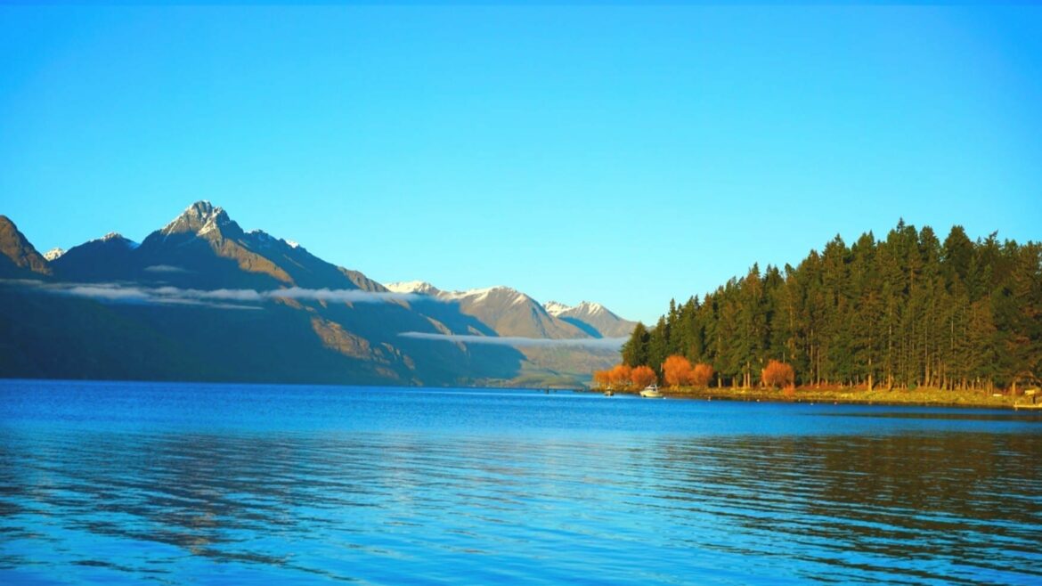 Beautiful Landscape Of Lake Wakatipu Queenstown New Zealand Queenstown City South Island Asia Vacation Group 1