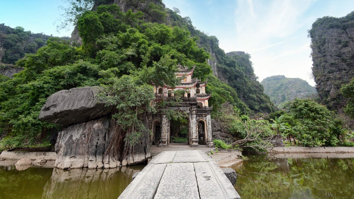 Ninh binh Bich dong pagoda, included in tours offered by Asia Vacation Group